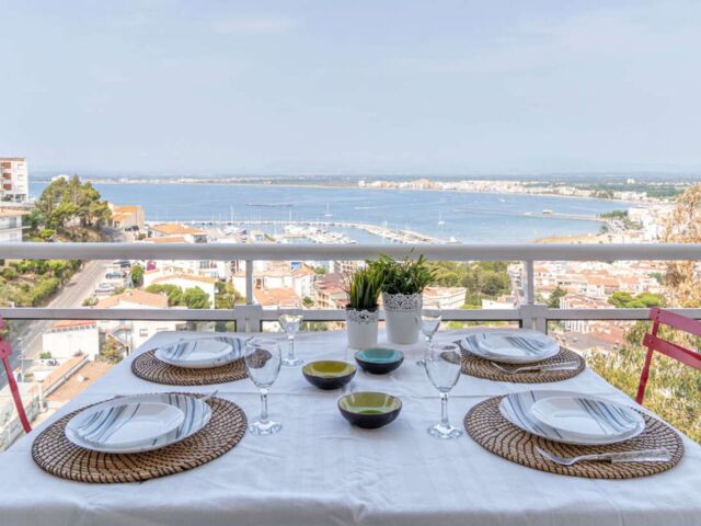 Appartement met prachtig zeezicht, Puig Rom in Roses