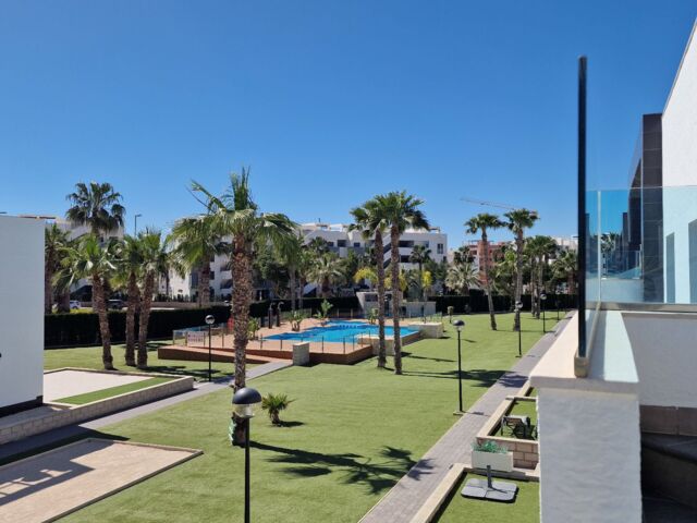Bestaand penthouse met mooi uitzicht. De moeite waard!