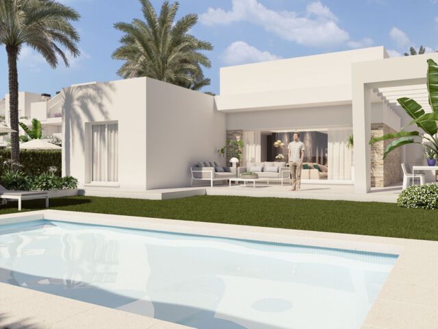 Riante villa met zwembad, ook met grote onderbouw