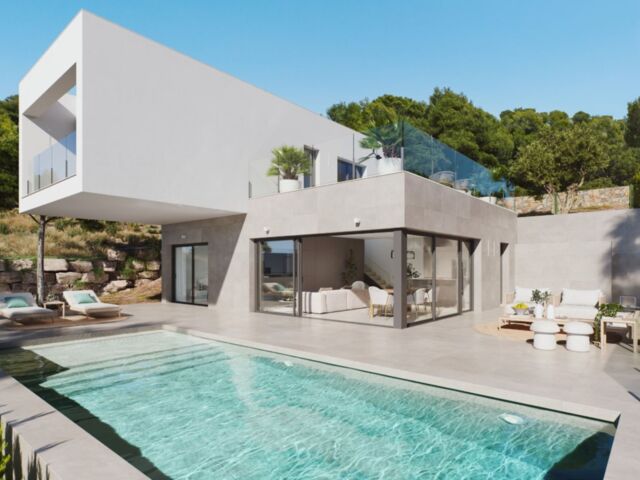 Bijzondere villa, veel terras aan op beide niveaus