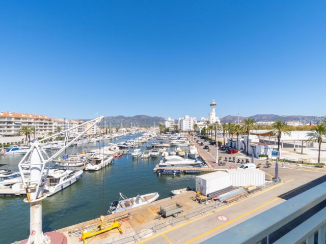 Appartement met zicht op haven, groot terras